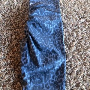 Zyia size 2 Stone Leopard Scrunchy light n luxe